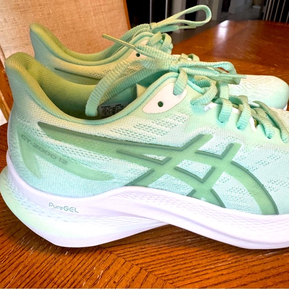 Asics GT 2000-12 gel comfort, mint/white, 7.  Worn once, like new without box! - Picture 2 of 5